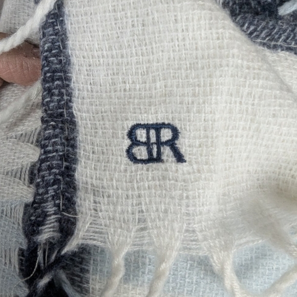 Banana Republic shawl one size fits most in blue/light blue/white - Picture 6 of 8